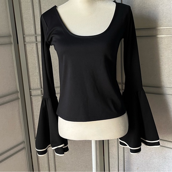 NWT Ronny Kobo Bell Sleeve Blouse Medium - Picture 3 of 10